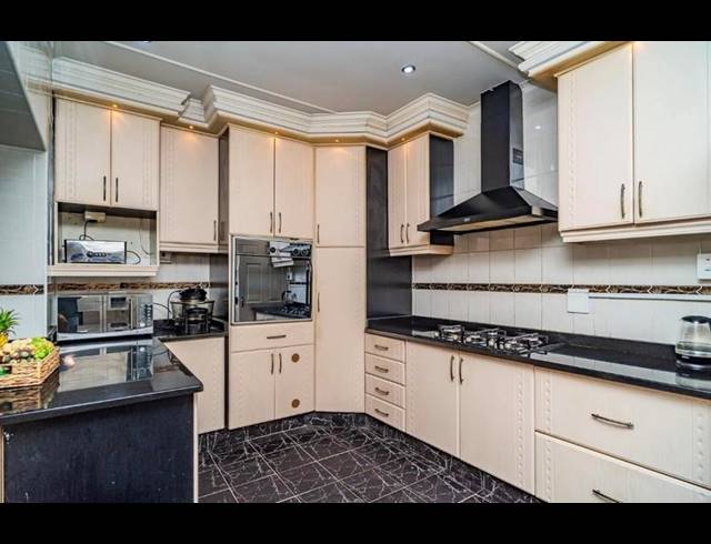 3 BEDROOM HOUSE FOR SALE IN ATHOLL HEIGHTS